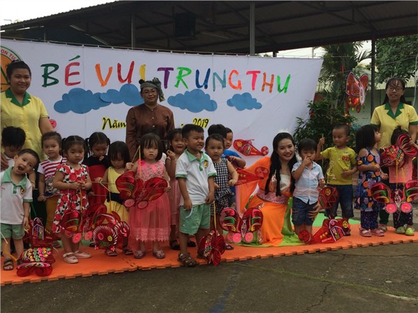 Bé vui trung thu 2018
